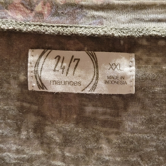 Maurices Knotted Rose Tee - Picture 4 of 7